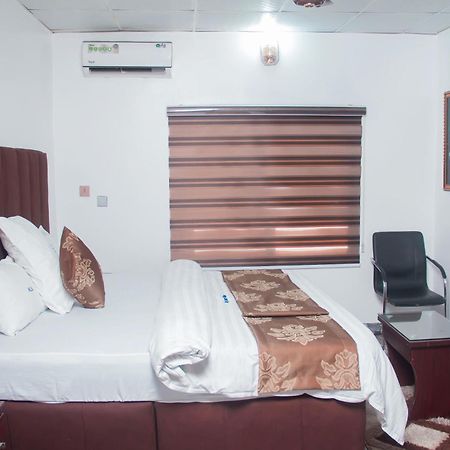 Kay Luxury Suites Uyo Extérieur photo
