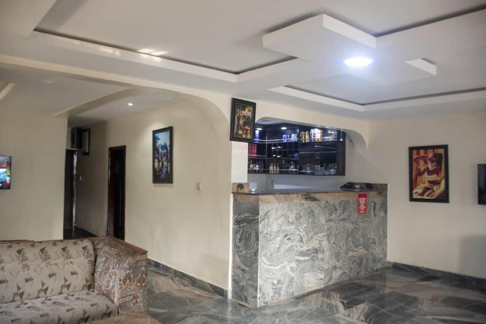 Kay Luxury Suites Uyo Extérieur photo