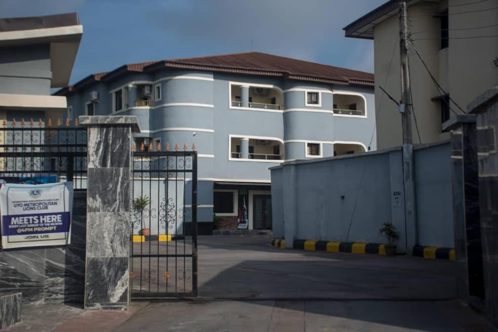 Kay Luxury Suites Uyo Extérieur photo